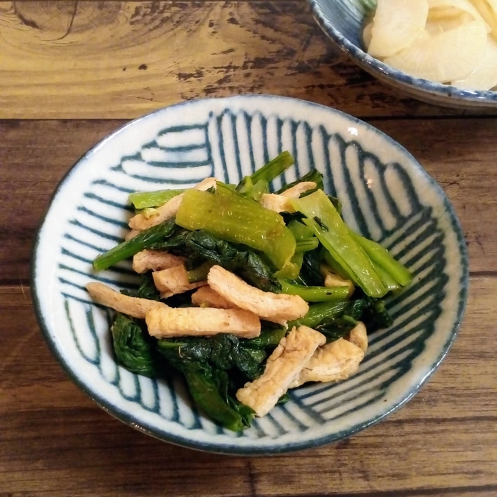 かつお粉で味わい深い♡小松菜と油揚げの煮びたし